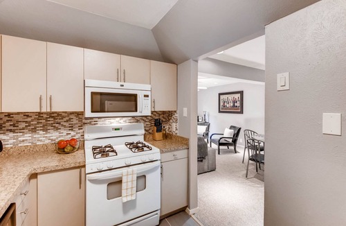 Oak Lawn House | Uptown welcoming 2+2 w/patio & Katy-trail access!