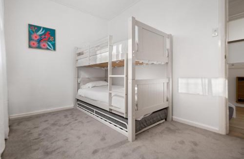 West Bathurst House | "Uralla" Lovely house with pool