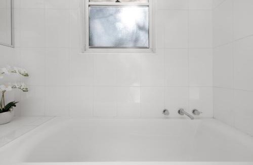 West Bathurst House | "Uralla" Lovely house with pool