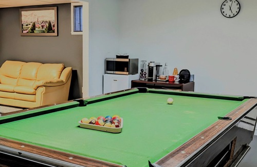 Notre-Dame-de-l'Ile-Perrot House | Urban Guest Suite | A Peaceful & Relaxing Oasis