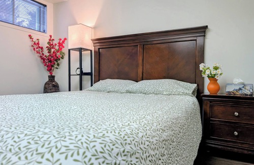 Notre-Dame-de-l'Ile-Perrot House | Urban Guest Suite | A Peaceful & Relaxing Oasis