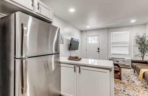 Midtown Apartment | Urban 1 Bed Apartment