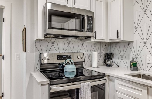 Midtown Apartment | Urban 1 Bed Apartment