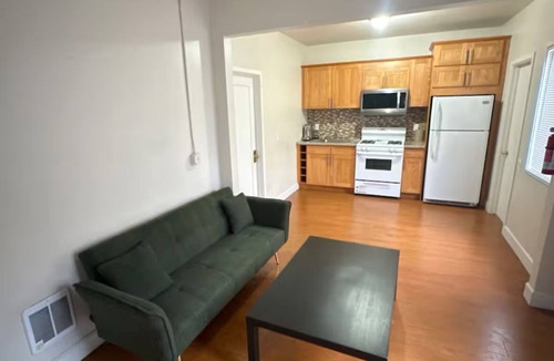South of Market Apartment | Urban 2-bedroom apartment in San Francisco with Patio & Parking
