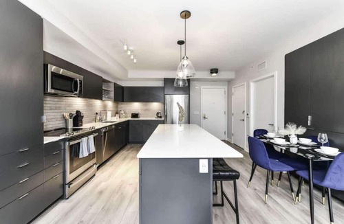 Crystal City Apartment | Urban 2BR Getaway with Rooftop Views, Gym & Parking