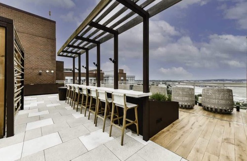 Crystal City Apartment | Urban 2BR Getaway with Rooftop Views, Gym & Parking