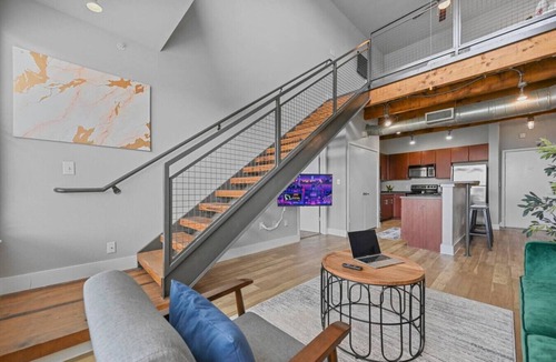 Downtown Fort Worth Condo | Urban 3-bedroom loft - walk Downtown!
