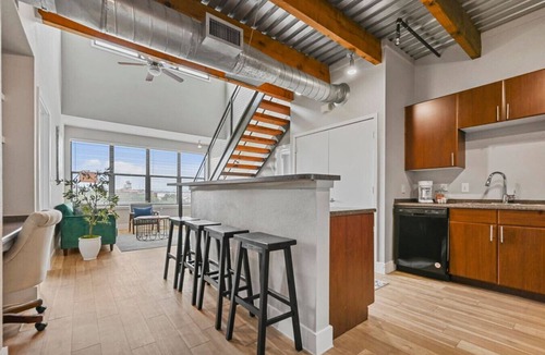 Downtown Fort Worth Condo | Urban 3-bedroom loft - walk Downtown!