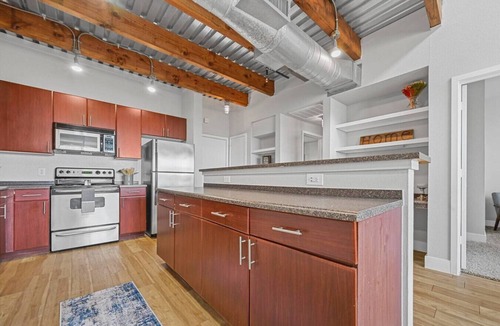 Downtown Fort Worth Condo | Urban 3-bedroom loft - walk Downtown!