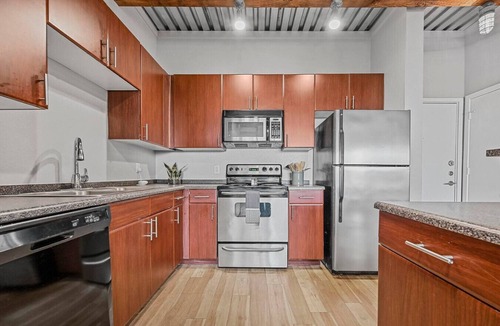 Downtown Fort Worth Condo | Urban 3-bedroom loft - walk Downtown!