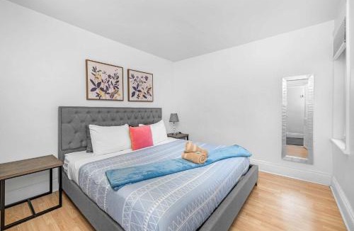 Sandy Hill Apartment | Urban 3BR Getaway Walk to ByWard Market- UOttawa