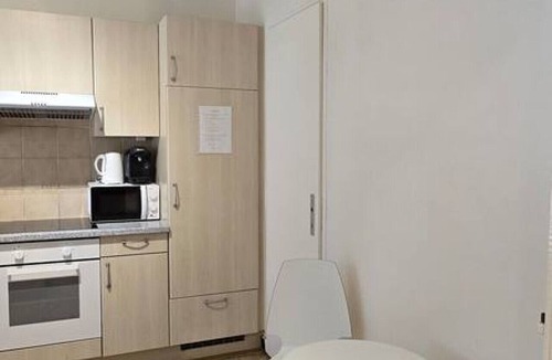 Les Grottes House | Urban apartment