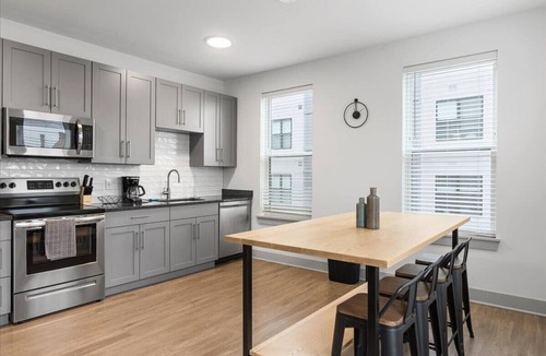 East Walnut HIlls Apartment | Urban apartment with pool and parking