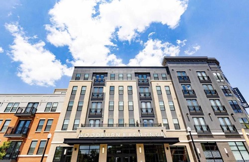 East Walnut HIlls Apartment | Urban apartment with pool and parking