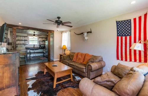 Chestnut Hill House | Urban Art District Abode