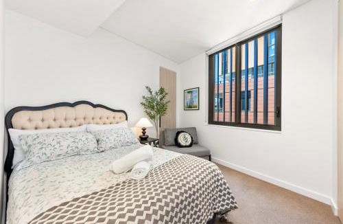 Chinatown Apartment | Urban Bliss 2BR Abode - Luxury丨Comfort丨Parking