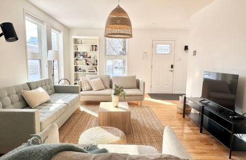 Maizerets Apartment | Urban Boho - Hot tub - EV Chrger - 3 Free Parking