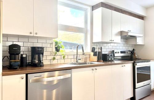 Maizerets Apartment | Urban Boho - Hot tub - EV Chrger - 3 Free Parking