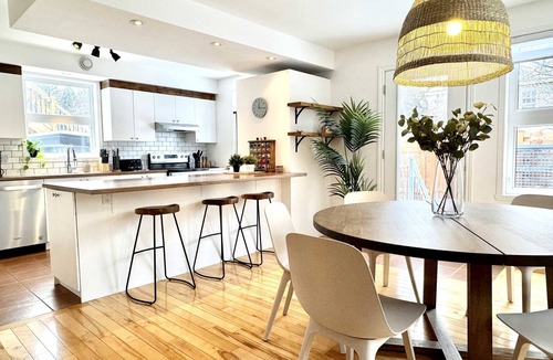 Maizerets Apartment | Urban Boho | Hot tub | EV Charger | 3 Free Parking