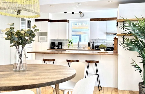 Maizerets Apartment | Urban Boho | Hot tub | EV Charger | 3 Free Parking