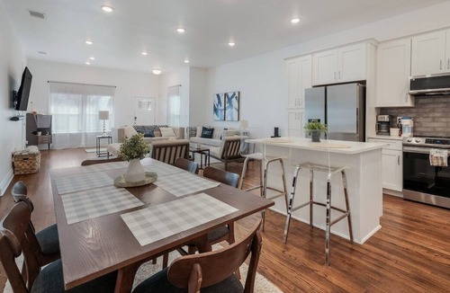 Historic Garderns House | Urban Bungalow Downtown