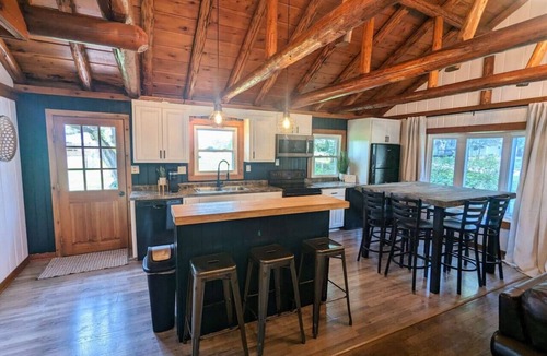 Cedar Falls House | Urban Cabin Cedar Falls