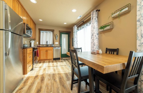 Pleasant Valley House | Urban Cabin on Mt Scott