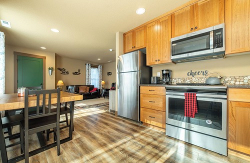 Pleasant Valley House | Urban Cabin on Mt Scott