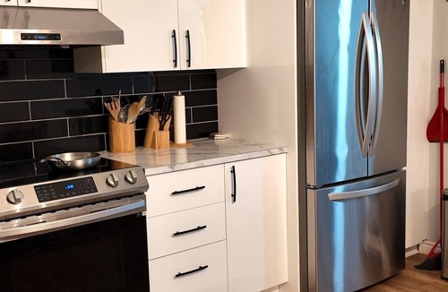 Terrebonne House | Urban Cabin Retreat - 3BD/Terrace&Covered Parking