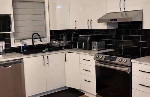 Terrebonne House | Urban Cabin Retreat - 3BD/Terrace&Covered Parking