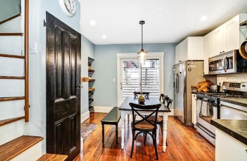 Gayborhood House | Urban Charm 4BR-2BR Retreat with Patio & Parking