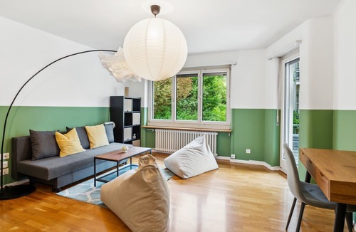 Hochschulen Apartment | Urban Charm: Central Cozy Apartment