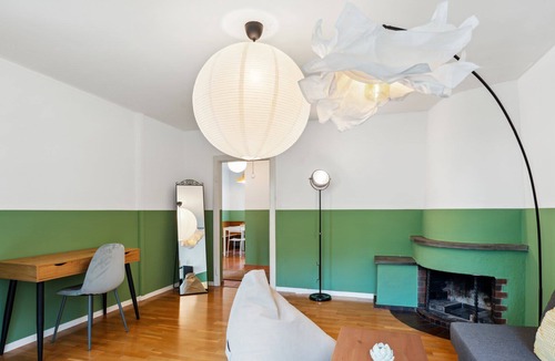 Hochschulen Apartment | Urban Charm: Central Cozy Apartment