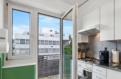 Hochschulen Apartment | Urban Charm: Central Cozy Apartment