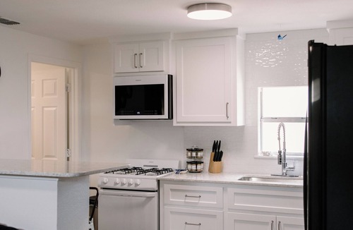 Sayles Blvd. Area House | Urban Chic 1 BR - Downtown Abilene -Data Center