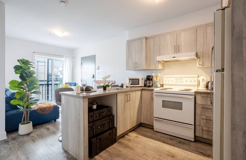 Pointe-Saint-Charles Apartment | Urban Chic 3BR| Griffintown Escape