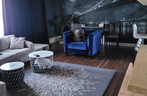 Brandon House | Urban Chic Guest Retreat- 1100sqft 3Bdr