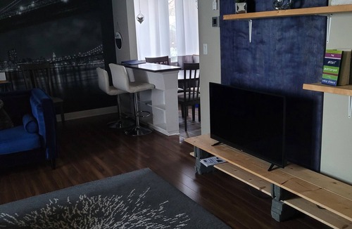 Brandon House | Urban Chic Guest Retreat- 1100sqft 3Bdr