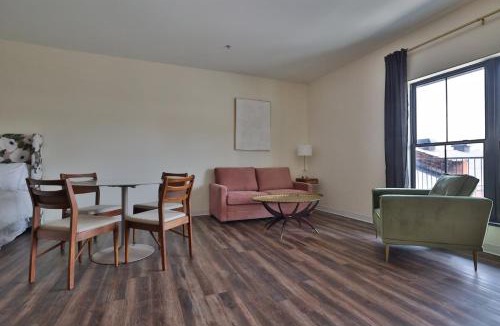 Edwardsville Hotel | Urban Collective Boutique Hotel