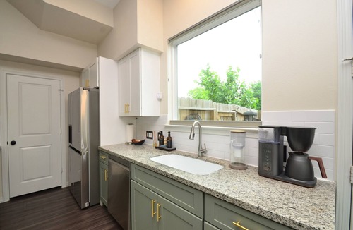 Houston House | Urban Comfort Meets Modern Convenience — 3BR Home Minutes from Downtown Houston