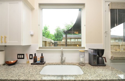 Houston House | Urban Comfort Meets Modern Convenience — 3BR Home Minutes from Downtown Houston