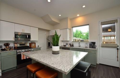 Houston House | Urban Comfort Meets Modern Convenience — 3BR Home Minutes from Downtown Houston