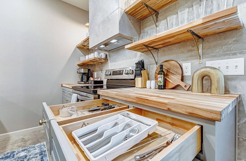 Downtown House | Urban Cottage: Downtown Bryan near Texas A&M!
