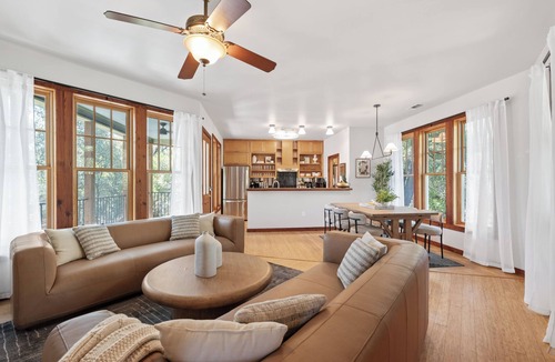 Travis Heights House | Urban Cowboy Villas - Heart of 704