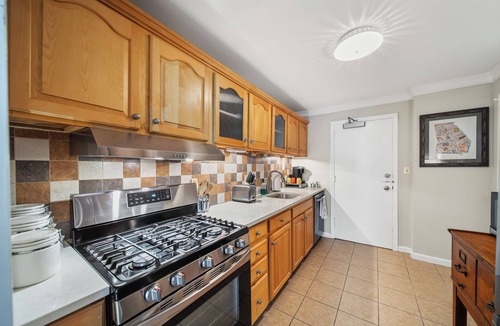 Downtown Atlanta Apartment | Urban-Eclectic Downtown Condo w Parking, sleeps 4
