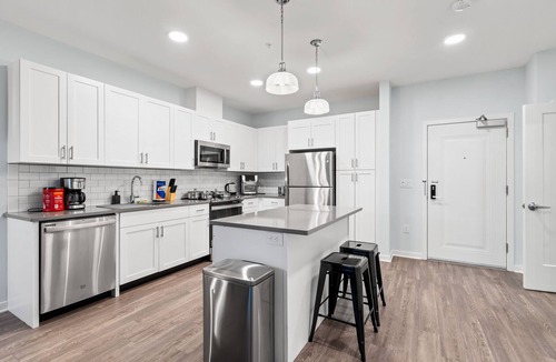 Hackensack River Waterfront Condo | Urban Elegance: 20 Minutes to NYC with Luxe Amenities- Gym and Laundry In Unit