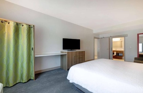 Centennial Hills Hotel | Urban Elegance! Kitchen, Pool, Free Breakfast, Pets Allowed!