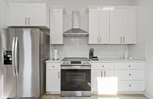 Tobin Hill House | Urban Elegance Retreat ideal location 5 minute walk to The Pearl, N. Riverwalk