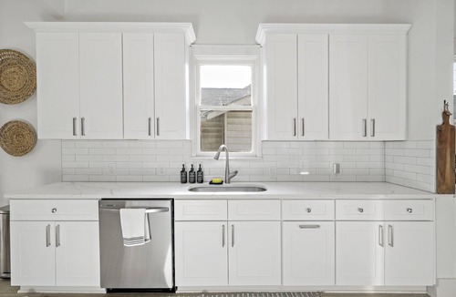 Tobin Hill House | Urban Elegance Retreat ideal location 5 minute walk to The Pearl, N. Riverwalk