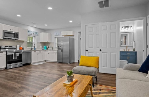 Winston - Salem House | Urban Escape 3 Bed 2.5 Bath Near Wake Forest